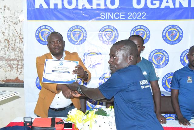 A participant receives a Level 1 coaching course certificate