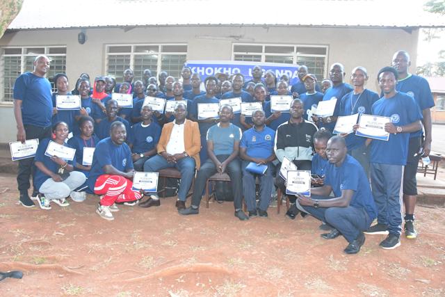 Participants and trainers with their certificates