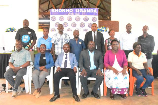 Guests and trainers in front of the banner